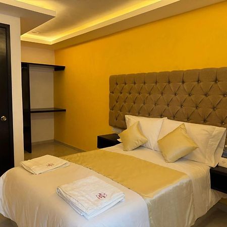 Oyo Hotel Familiar Tollan โชลูลา ภายนอก รูปภาพ