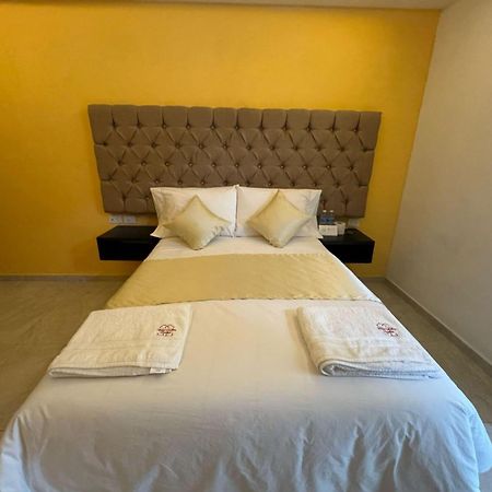 Oyo Hotel Familiar Tollan โชลูลา ภายนอก รูปภาพ