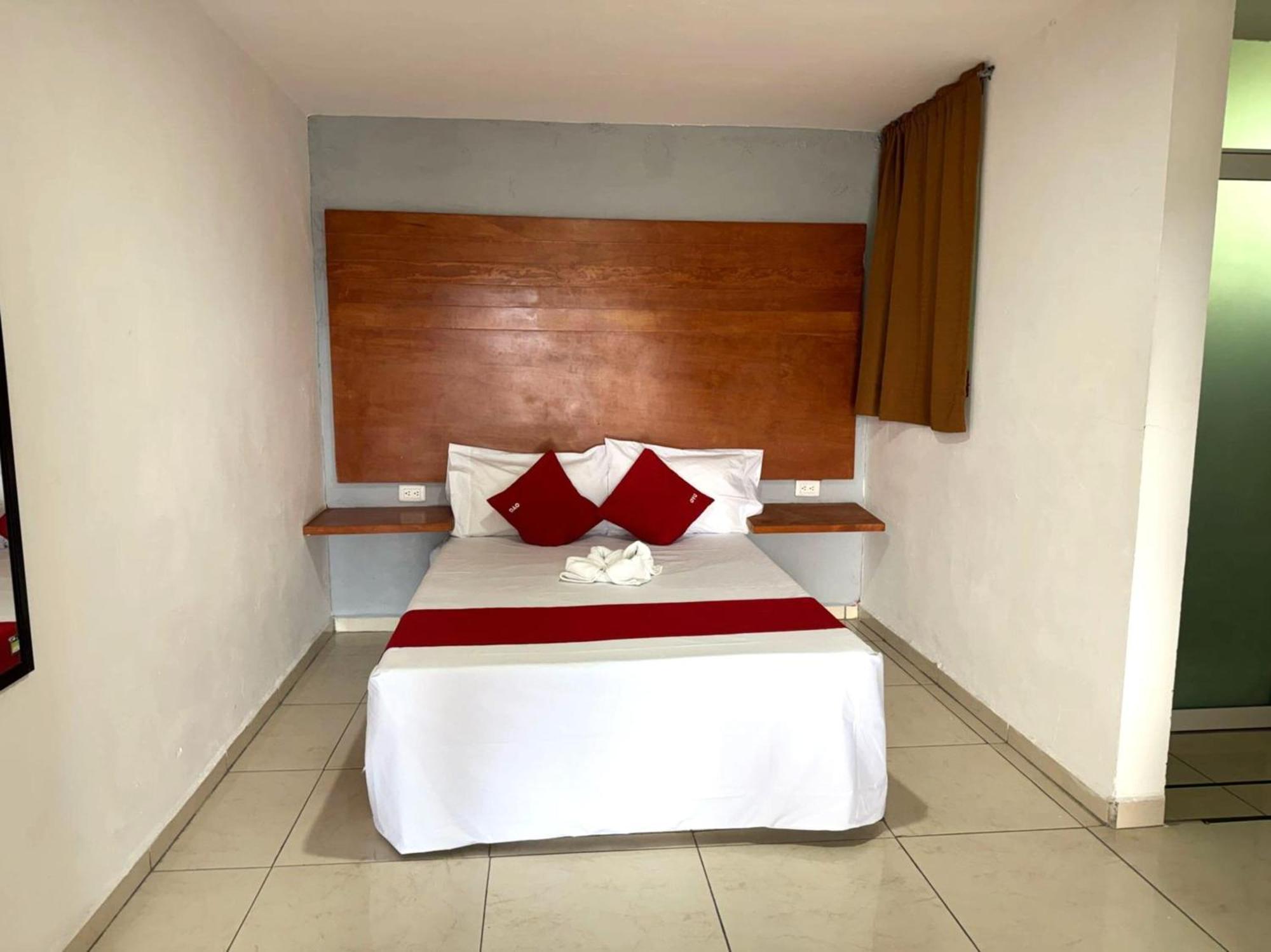 Oyo Hotel Familiar Tollan โชลูลา ภายนอก รูปภาพ