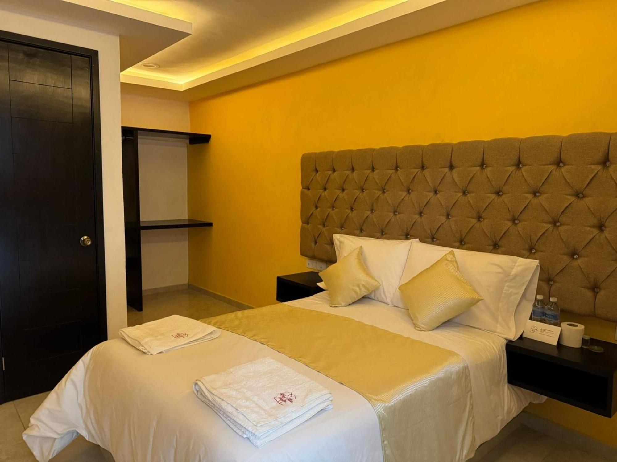 Oyo Hotel Familiar Tollan โชลูลา ภายนอก รูปภาพ