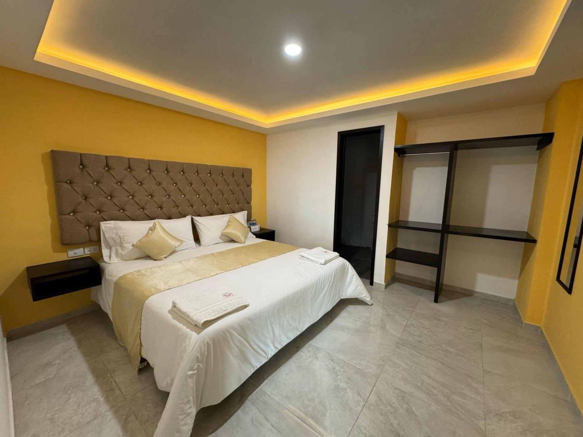 Oyo Hotel Familiar Tollan โชลูลา ภายนอก รูปภาพ