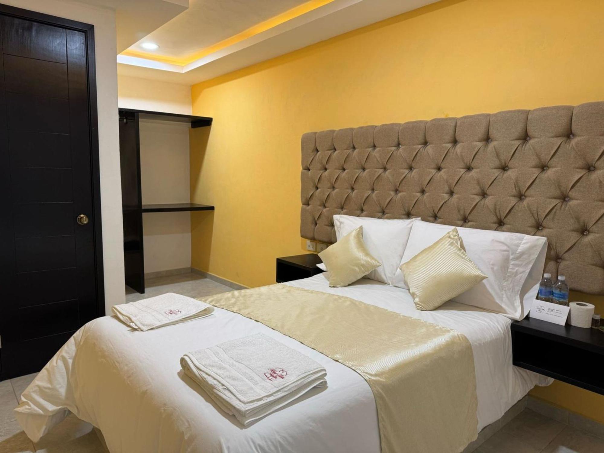 Oyo Hotel Familiar Tollan โชลูลา ภายนอก รูปภาพ