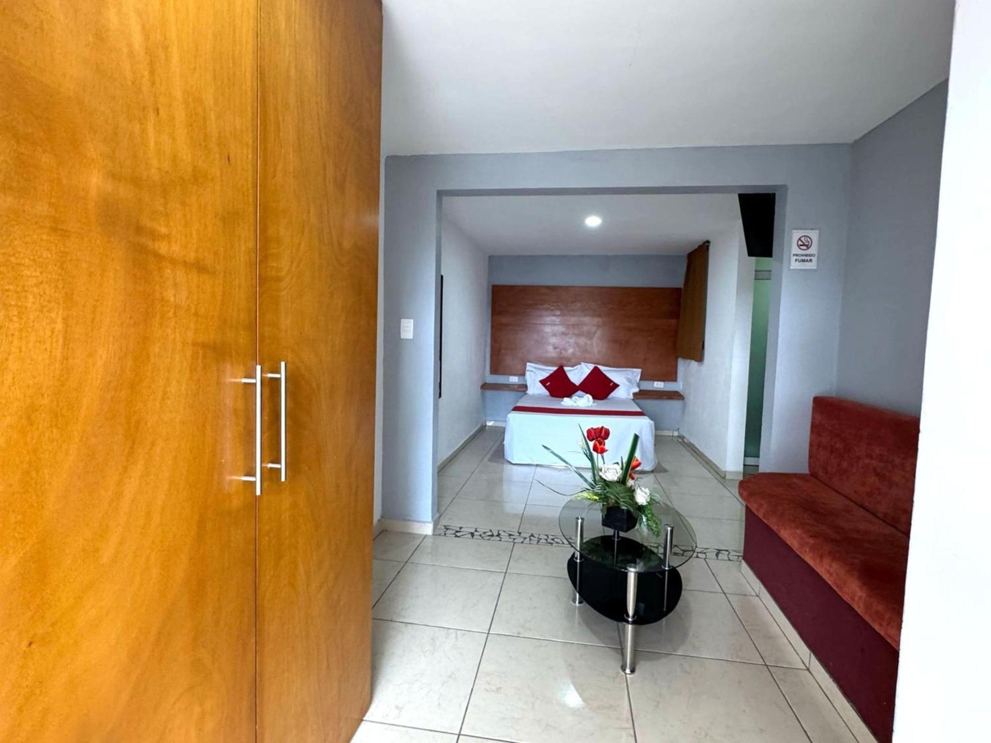 Oyo Hotel Familiar Tollan โชลูลา ภายนอก รูปภาพ