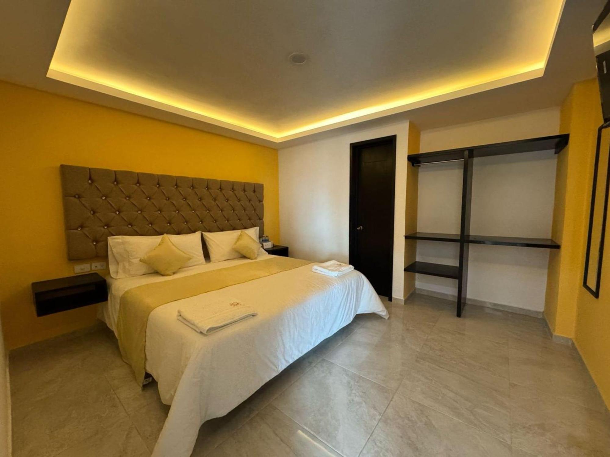 Oyo Hotel Familiar Tollan โชลูลา ภายนอก รูปภาพ