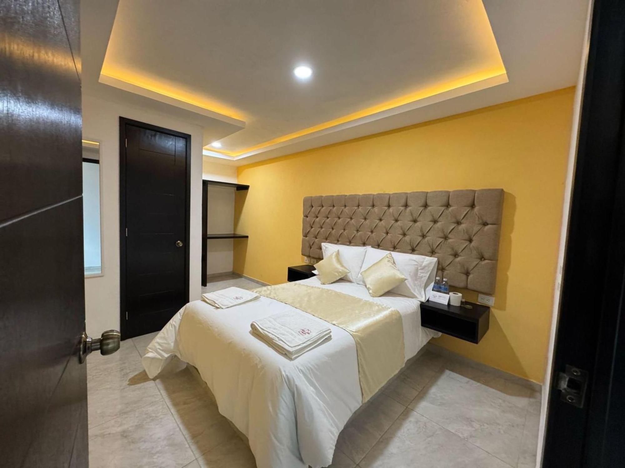 Oyo Hotel Familiar Tollan โชลูลา ภายนอก รูปภาพ